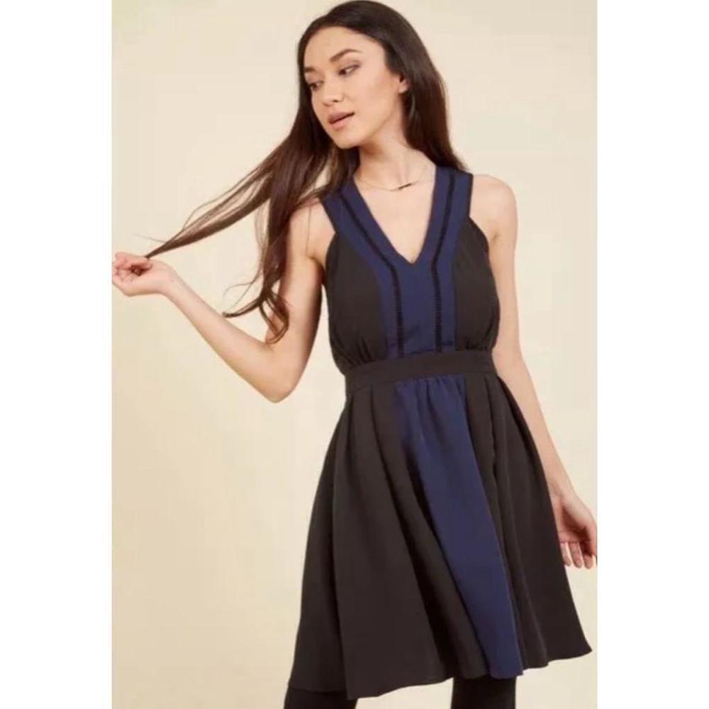 Black & Navy Blue Color Block V-Neck A-Line ModCloth Dress by Lace & Mesh XS
